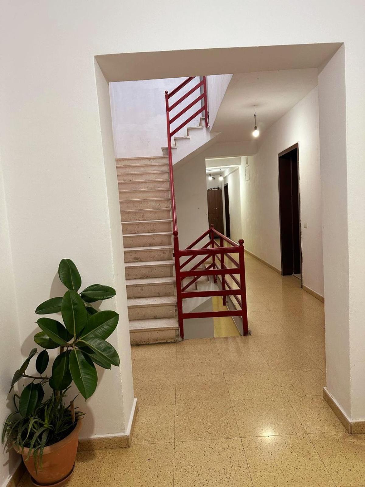 Nea * Tirana